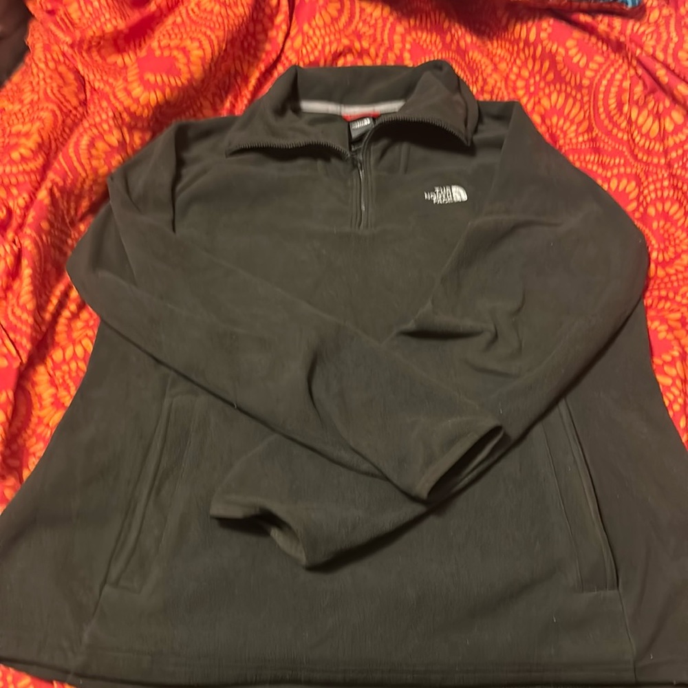Women’s 1/4 zip with pockets sweatshirt.